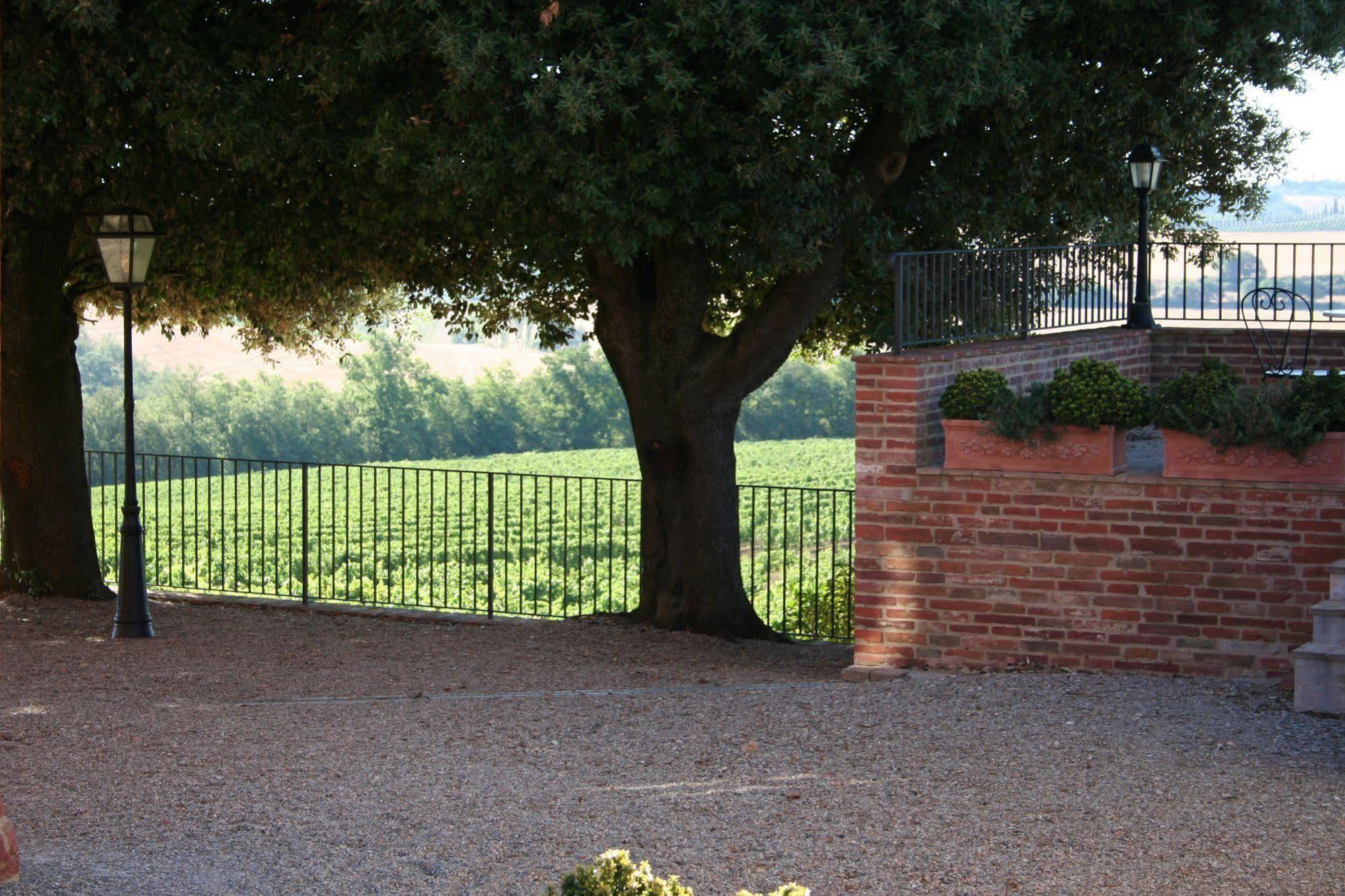 Agriturismo Terra Rossa Valiano Bagian luar foto